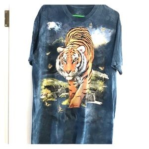 The mountain tiger graphic tee